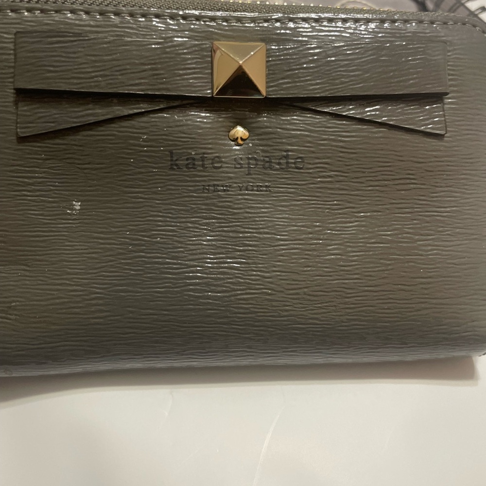 Kate Spade Charcoal Wallet with Gold Beacon GUC
